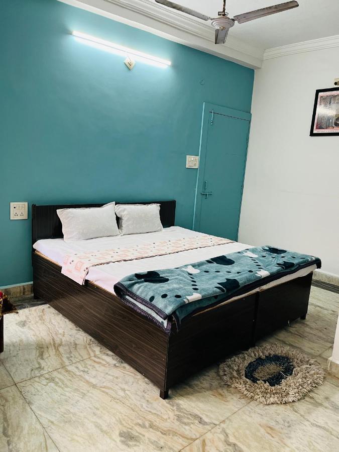 Tiwari G Home Stay Uddzsaín Kültér fotó