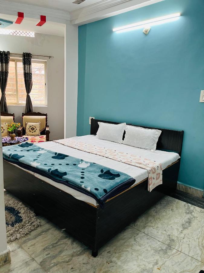 Tiwari G Home Stay Uddzsaín Kültér fotó