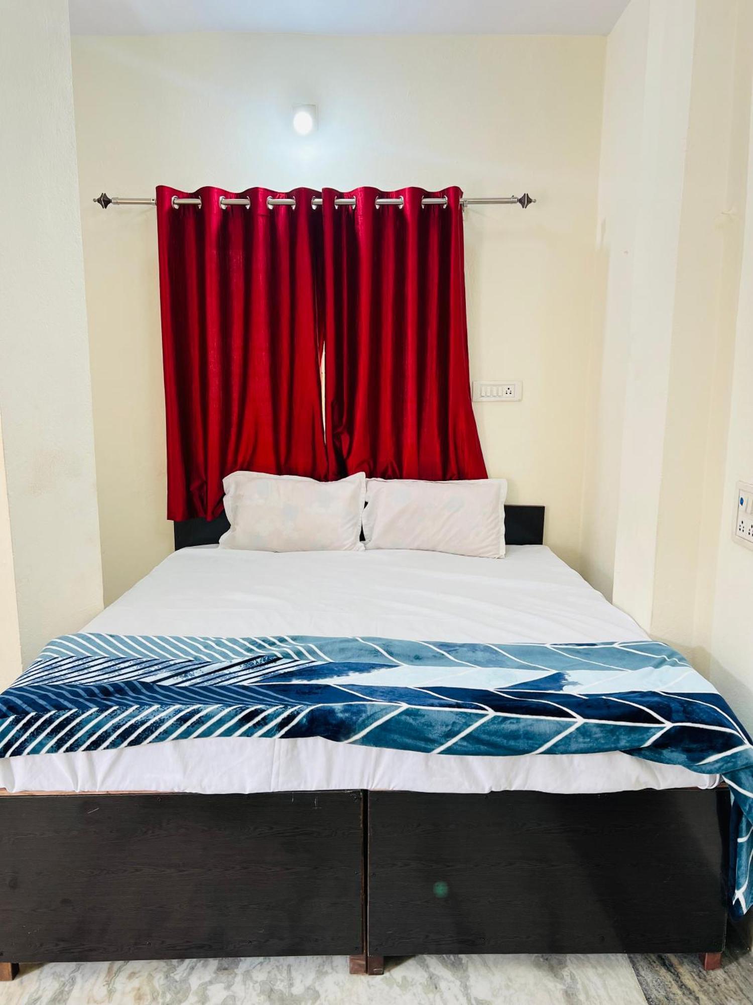 Tiwari G Home Stay Uddzsaín Kültér fotó