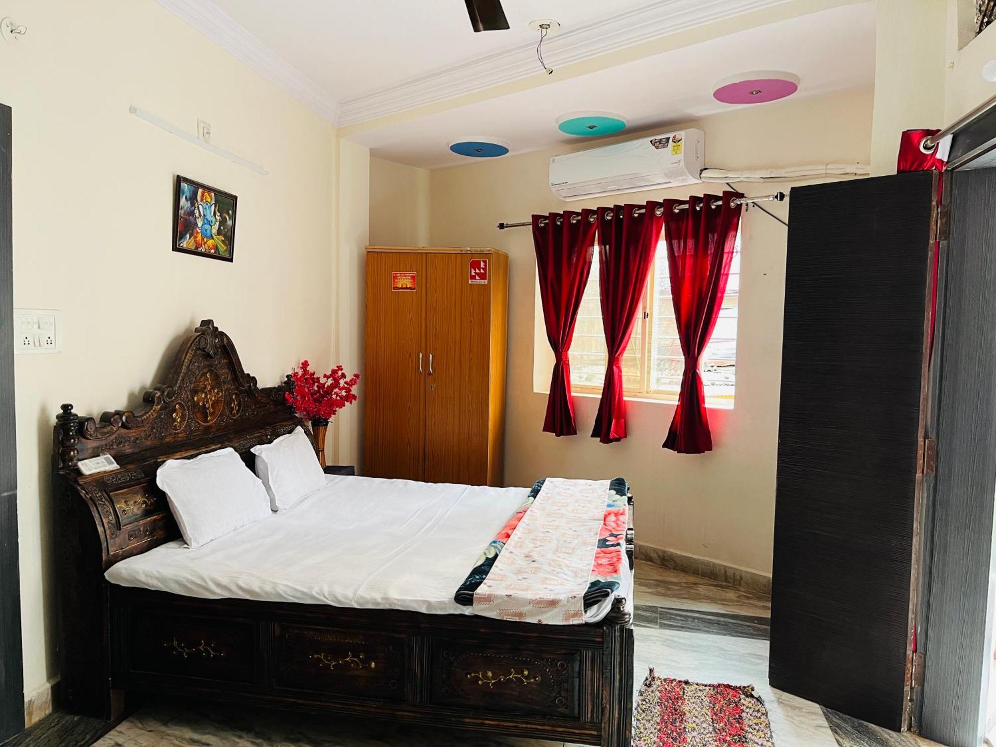 Tiwari G Home Stay Uddzsaín Kültér fotó